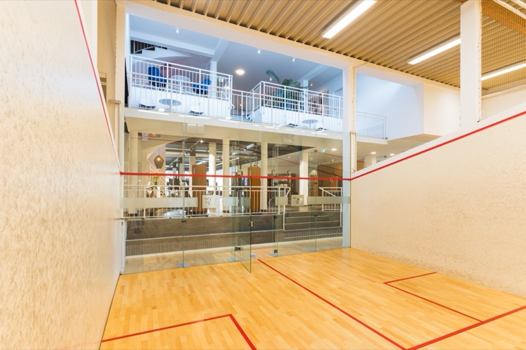Squash spielen bei NOW SPORTS